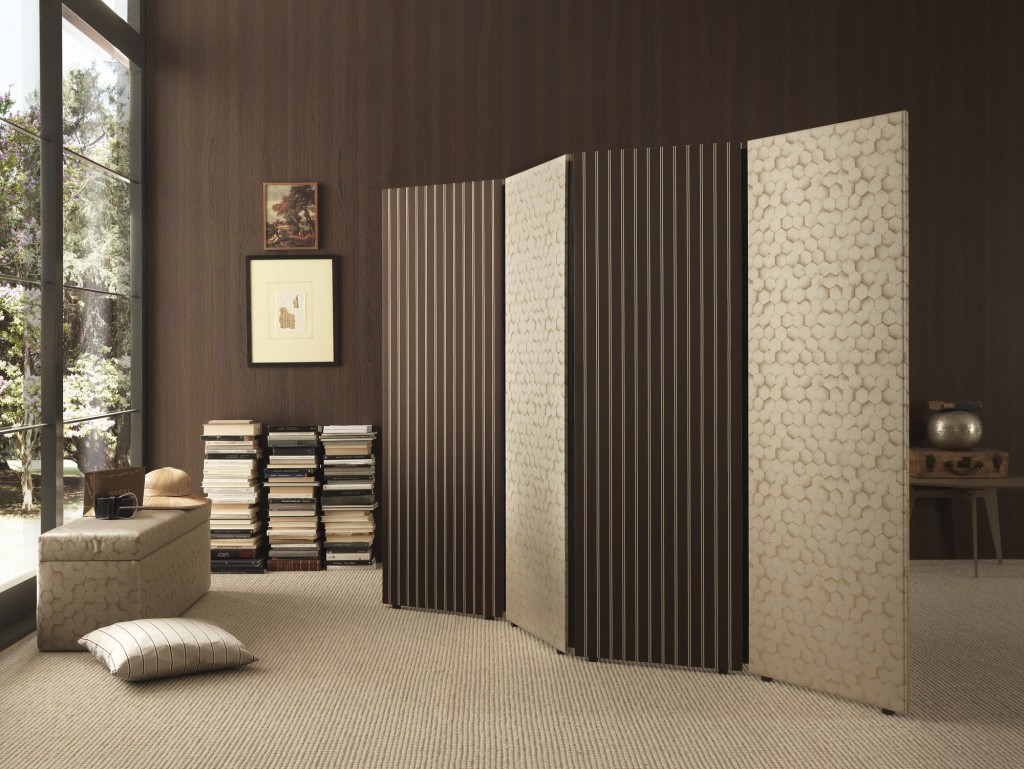 paravento-in-legno-e-tessuto-marrone-1024x769