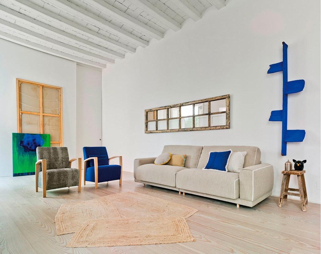 A Minimal And Elegant Living&nbsp;Room